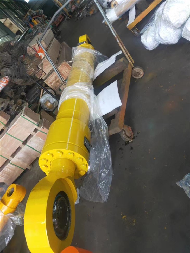 PC850 BUCKET CYLINDER